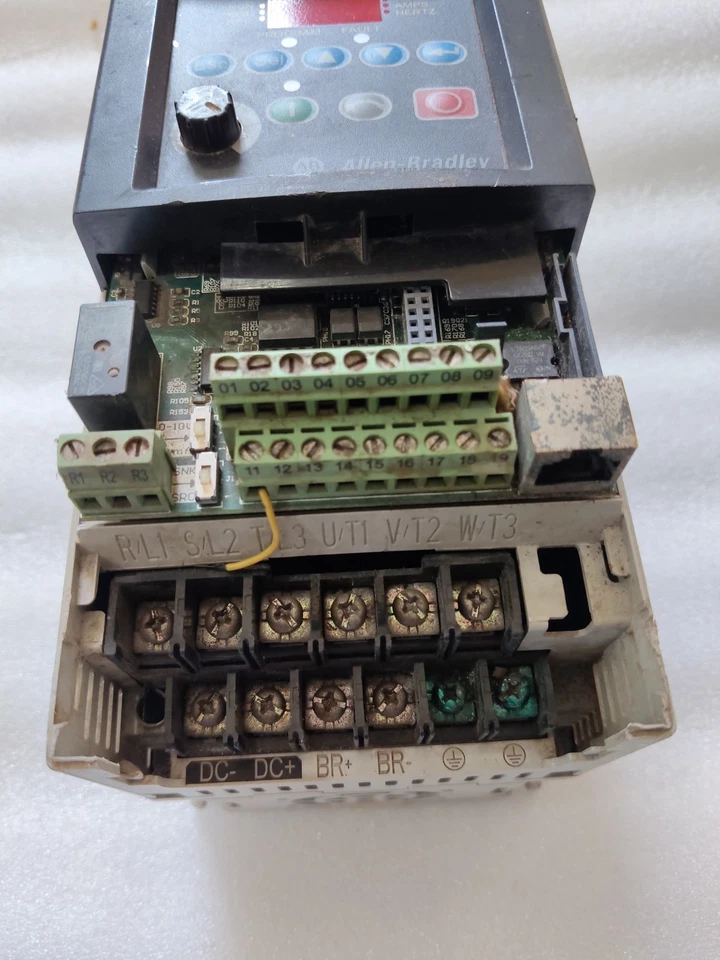 ALLEN BRADLEY 22B-D6P0N104 3.0HP 2.2KW